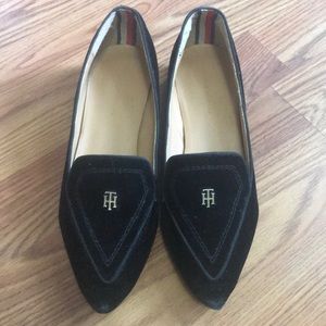 Tommy Hilfiger pointed black velvet flats in 6.5
